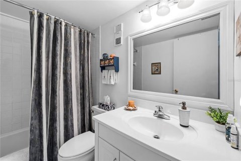 Condo in Daytona Beach, Florida, 1 bedroom  № 1651935 - photo 14