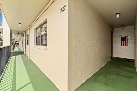 Condo in Daytona Beach, Florida, 1 bedroom  № 1651935 - photo 4