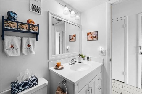 Condo in Daytona Beach, Florida, 1 bedroom  № 1651935 - photo 13