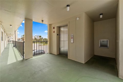 Condo in Daytona Beach, Florida, 1 bedroom  № 1651935 - photo 24