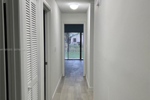 Снять в аренду виллу или дом в Корал-Спрингс, Флорида 4 спальни, 173.73м2, № 2031080 - фото 23