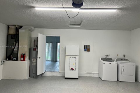 Снять в аренду виллу или дом в Корал-Спрингс, Флорида 4 спальни, 173.73м2, № 2031080 - фото 28