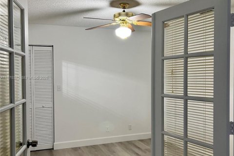 Снять в аренду виллу или дом в Корал-Спрингс, Флорида 4 спальни, 173.73м2, № 2031080 - фото 8