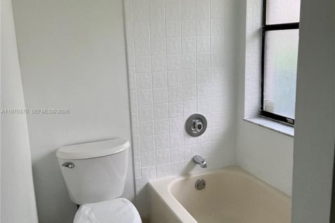 Снять в аренду виллу или дом в Корал-Спрингс, Флорида 4 спальни, 173.73м2, № 2031080 - фото 22