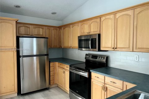 Снять в аренду виллу или дом в Корал-Спрингс, Флорида 4 спальни, 173.73м2, № 2031080 - фото 6