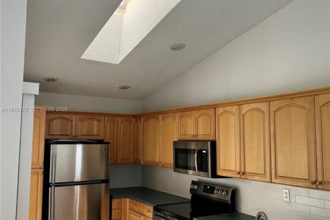 Снять в аренду виллу или дом в Корал-Спрингс, Флорида 4 спальни, 173.73м2, № 2031080 - фото 5