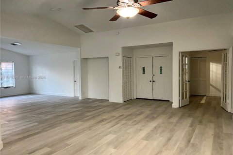 Снять в аренду виллу или дом в Корал-Спрингс, Флорида 4 спальни, 173.73м2, № 2031080 - фото 26