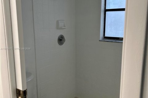 Снять в аренду виллу или дом в Корал-Спрингс, Флорида 4 спальни, 173.73м2, № 2031080 - фото 15