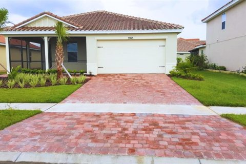 House in Kissimmee, Florida 3 bedrooms, 172.43 sq.m. № 1912284 - photo 1