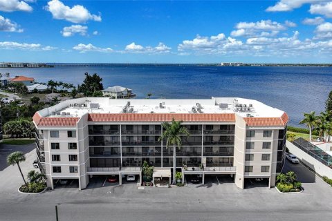 Condo in Punta Gorda, Florida, 2 bedrooms № 2105958