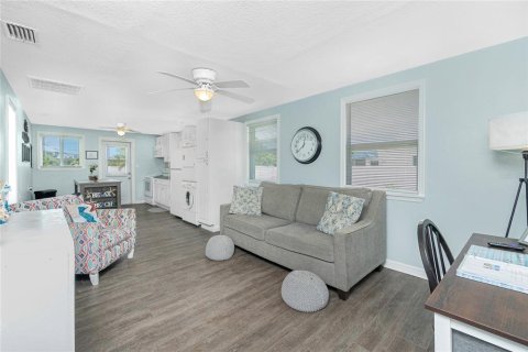 House in Englewood, Florida 2 bedrooms, 66.89 sq.m. № 1759421 - photo 8