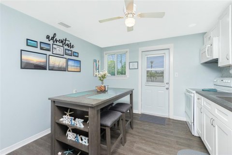 House in Englewood, Florida 2 bedrooms, 66.89 sq.m. № 1759421 - photo 12