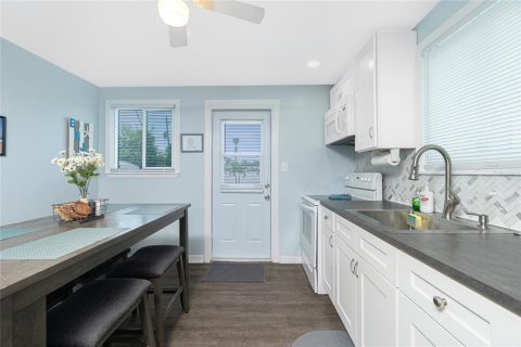 House in Englewood, Florida 2 bedrooms, 66.89 sq.m. № 1759421 - photo 11