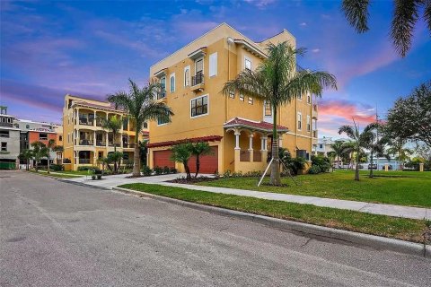 Adosado en venta en Apollo Beach, Florida, 4 dormitorios, 285.67 m2 № 1543241 - foto 2