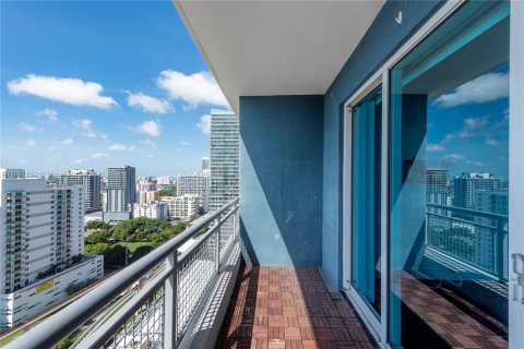 Condo in Miami, Florida, 1 bedroom  № 1943664 - photo 8