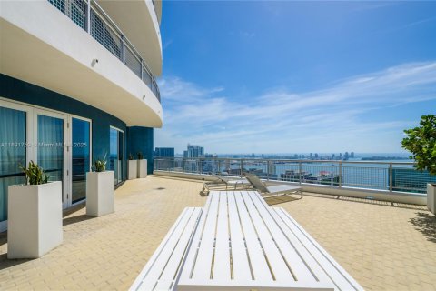 Condo in Miami, Florida, 1 bedroom  № 1943664 - photo 19