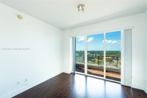 Condo in Miami, Florida, 1 bedroom  № 1943664 - photo 1