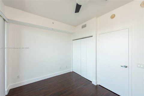 Condo in Miami, Florida, 1 bedroom  № 1943664 - photo 15
