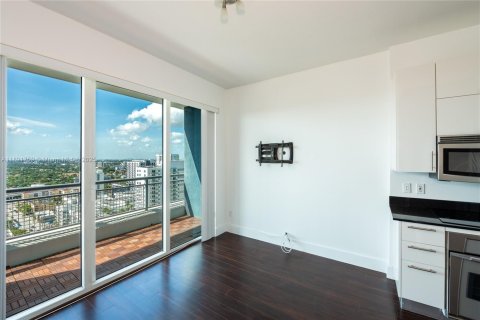Condo in Miami, Florida, 1 bedroom  № 1943664 - photo 4