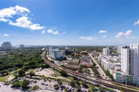 Condo in Miami, Florida, 1 bedroom  № 1943664 - photo 9