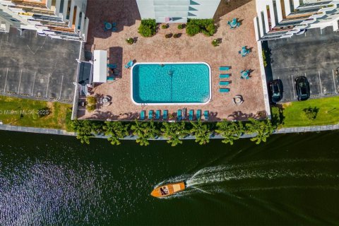Condominio en venta en Hallandale Beach, Florida, 2 dormitorios, 139.35 m2 № 2036461 - foto 4