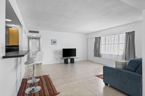 Condominio en venta en Hallandale Beach, Florida, 2 dormitorios, 139.35 m2 № 2036461 - foto 8