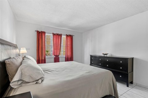 Condominio en venta en Hallandale Beach, Florida, 2 dormitorios, 139.35 m2 № 2036461 - foto 16