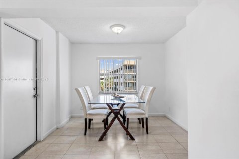 Condominio en venta en Hallandale Beach, Florida, 2 dormitorios, 139.35 m2 № 2036461 - foto 10