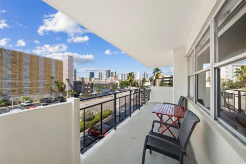 Condominio en venta en Hallandale Beach, Florida, 2 dormitorios, 139.35 m2 № 2036461 - foto 22