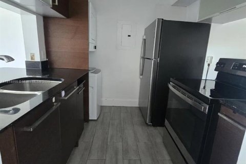 Condominio en alquiler en Miami Beach, Florida, 2 dormitorios, 74.32 m2 № 1970235 - foto 4