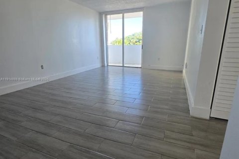 Condominio en alquiler en Miami Beach, Florida, 2 dormitorios, 74.32 m2 № 1970235 - foto 5