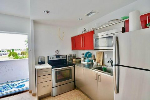 Condo in Miami, Florida, 2 bedrooms  № 1811192 - photo 22