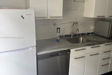 Снять в аренду кондоминиум в Майами, Флорида 2 спальни, 79.43м2, № 2080154 - фото 8