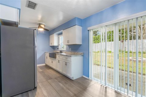 House in Lake Alfred, Florida 3 bedrooms, 92.9 sq.m. № 1390414 - photo 7
