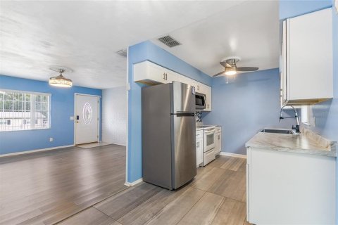 House in Lake Alfred, Florida 3 bedrooms, 92.9 sq.m. № 1390414 - photo 6