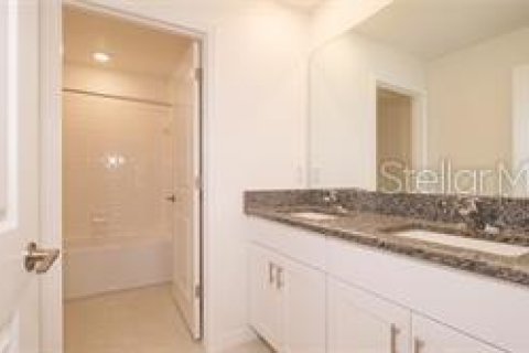 House in San Antonio, Florida 5 bedrooms, 221.94 sq.m. № 1916853 - photo 25