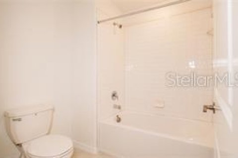 House in San Antonio, Florida 5 bedrooms, 221.94 sq.m. № 1916853 - photo 24