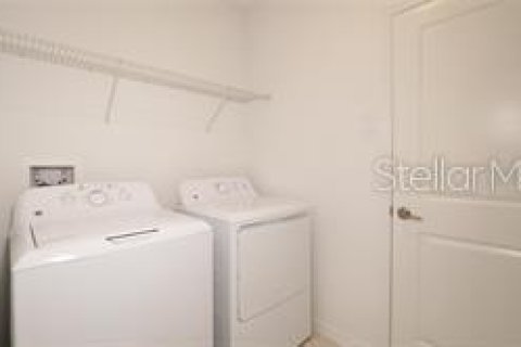 House in San Antonio, Florida 5 bedrooms, 221.94 sq.m. № 1916853 - photo 13