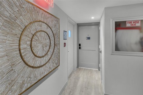 Condo in Marco Island, Florida, 2 bedrooms  № 2001149 - photo 25