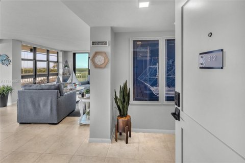 Condo in Marco Island, Florida, 2 bedrooms  № 2001149 - photo 22