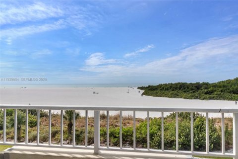 Condo in Marco Island, Florida, 2 bedrooms  № 2001149 - photo 26