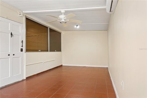 House in Tampa, Florida 5 bedrooms, 255.11 sq.m. № 2285612 - photo 27