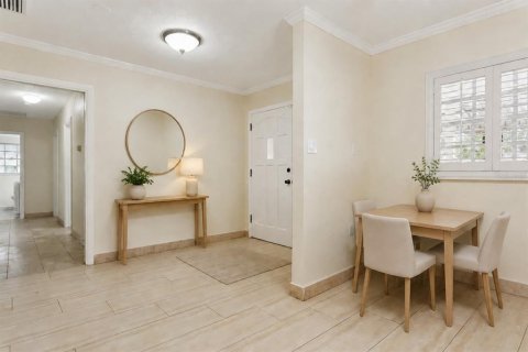 House in Tampa, Florida 5 bedrooms, 255.11 sq.m. № 2285612 - photo 6