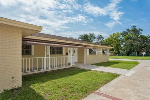 House in Tampa, Florida 5 bedrooms, 255.11 sq.m. № 2285612 - photo 2