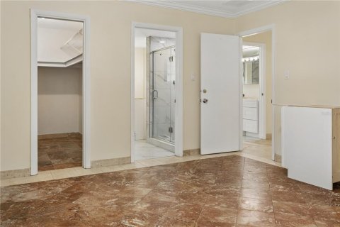 House in Tampa, Florida 5 bedrooms, 255.11 sq.m. № 2285612 - photo 20