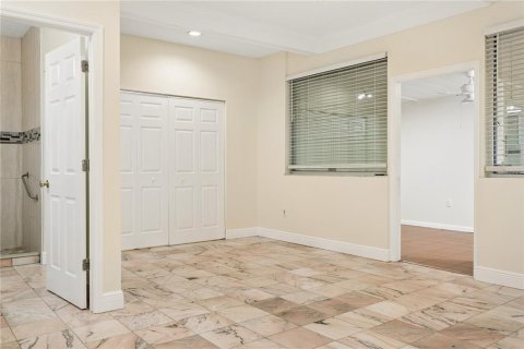 House in Tampa, Florida 5 bedrooms, 255.11 sq.m. № 2285612 - photo 11