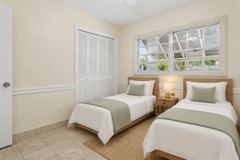 House in Tampa, Florida 5 bedrooms, 255.11 sq.m. № 2285612 - photo 13