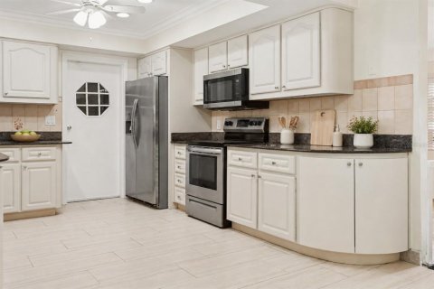 House in Tampa, Florida 5 bedrooms, 255.11 sq.m. № 2285612 - photo 29