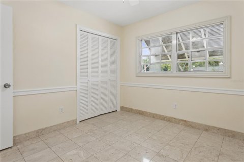 House in Tampa, Florida 5 bedrooms, 255.11 sq.m. № 2285612 - photo 14