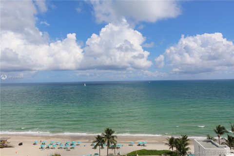 Studio à Condo à Hollywood, Floride  № 2056109